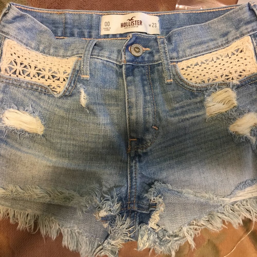 NEW Hollister Low/Med Rise Crochet Top Pockets, Distressed with Raw Hem  Size 23